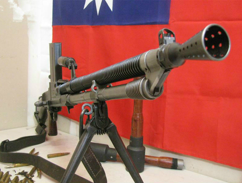 捷克式zb-26轻机枪,zb26式,中国通称:捷克式轻机枪),是捷克斯洛伐克