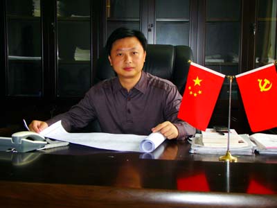 历任祁东县蒋家桥区区长,区委书记,白地市镇党委书记.