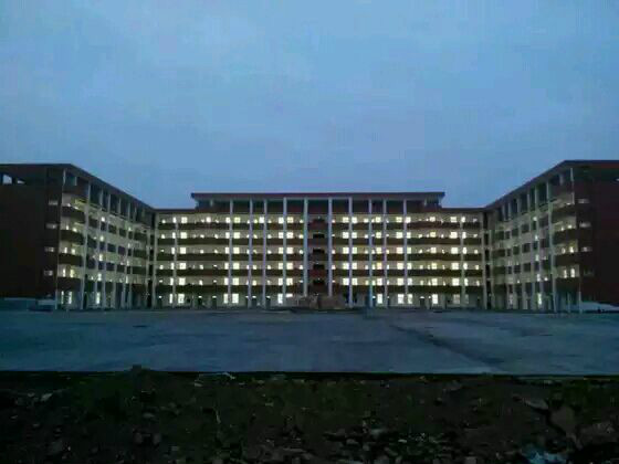  p>西平高中全称河南省西平县高级中学,位于河南省西平县,坐落于西平