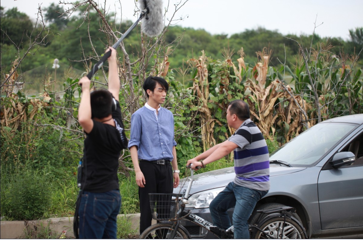 ="gnwyrc4ew9">《路人甲乙丙丁》是由杨紫彤执导的剧情片,晋晗宁,高岱