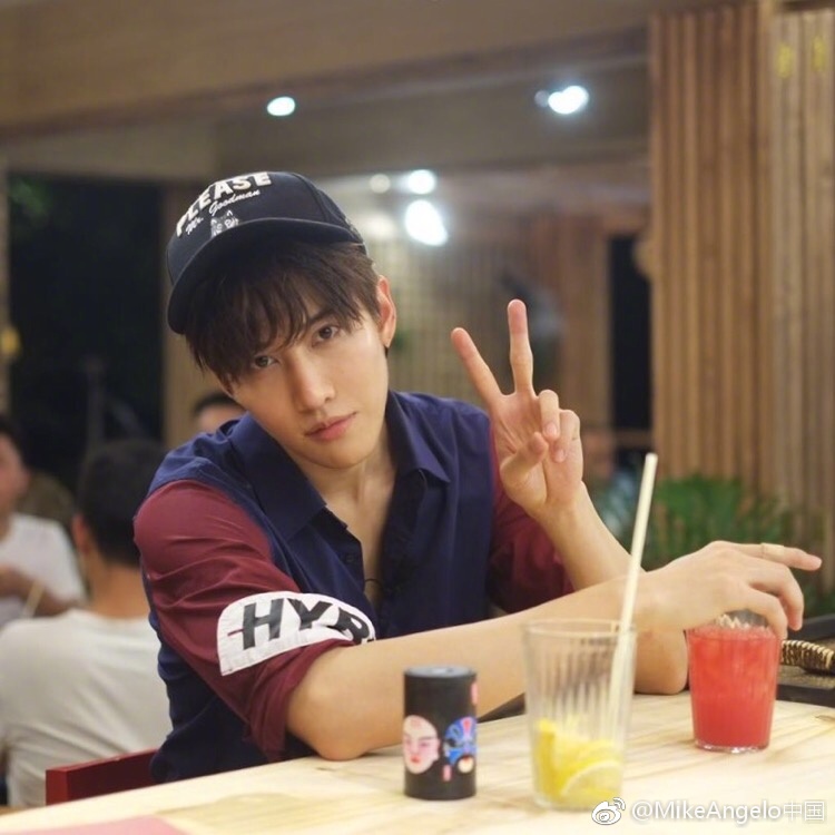  p>披拉·尼迪裴善官(mike),1989年12月19日出生于泰国,泰国流行乐男