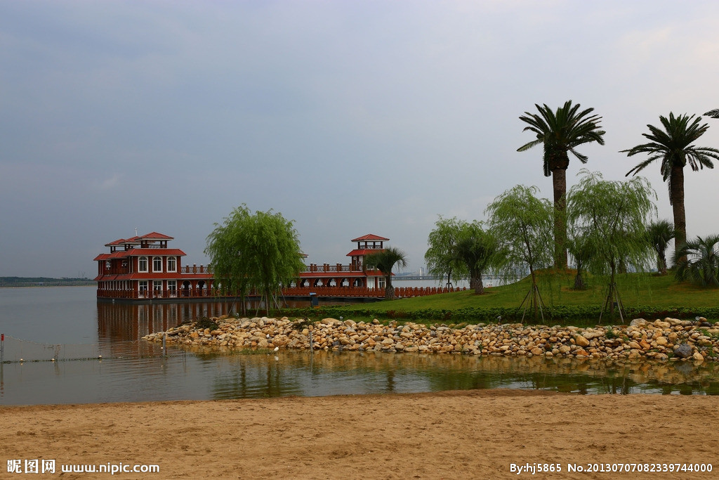 海韵沙滩,位于江西省 a target="_blank" href="/item/九江市八里湖