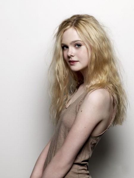  p>艾丽·范宁 (elle fanning),1998年4月9日出生于美国佐治亚州