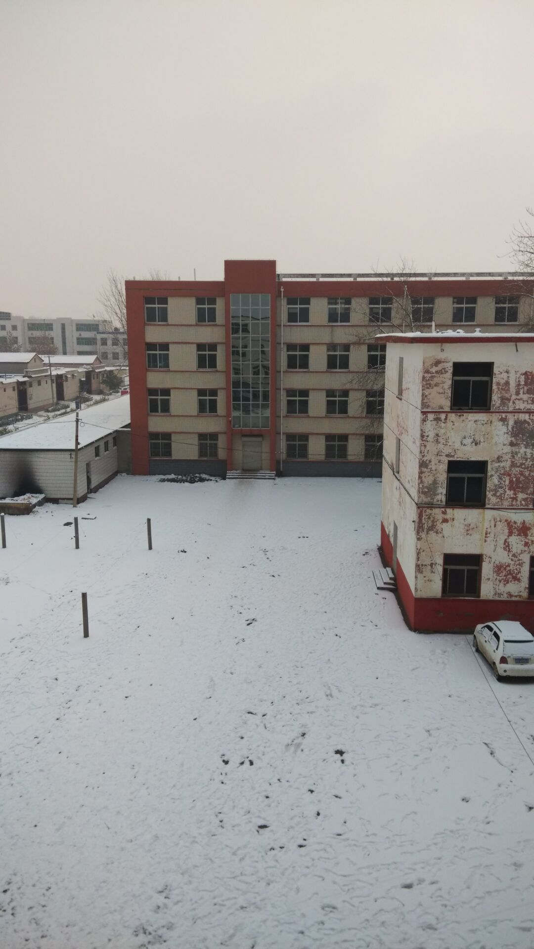  p>藁城区第二中学(原刘海庄高中)始建于1956年,是河北地区最早高中之