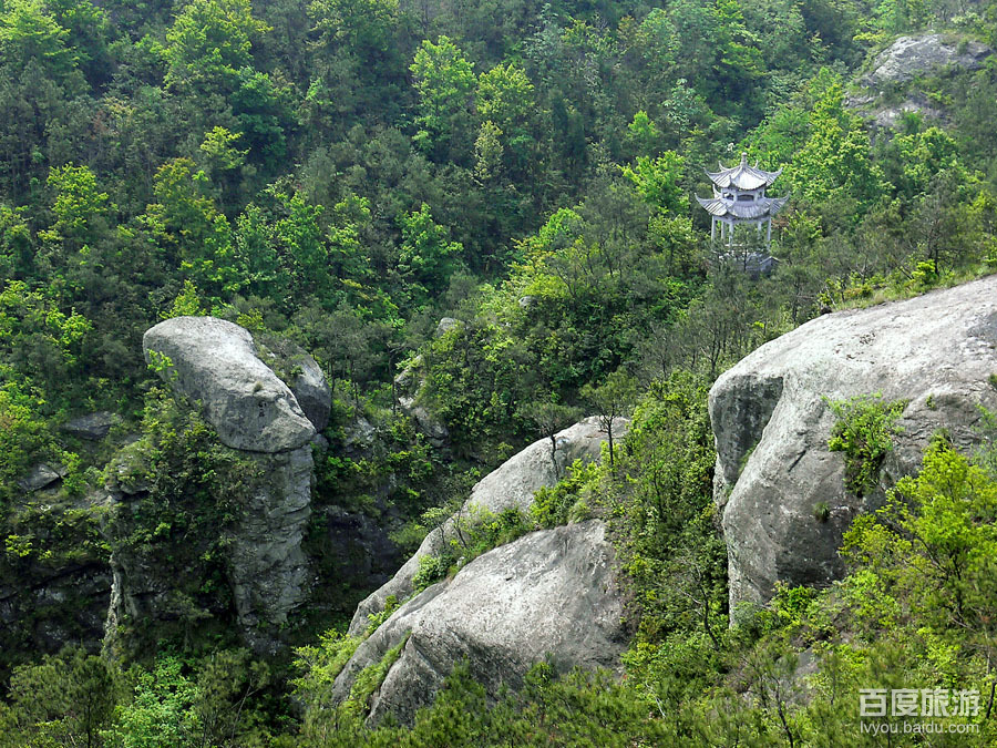  p>南嵩岩景区,省级风景名胜区,素有"神山佛国"之称,位于浙江省温岭市