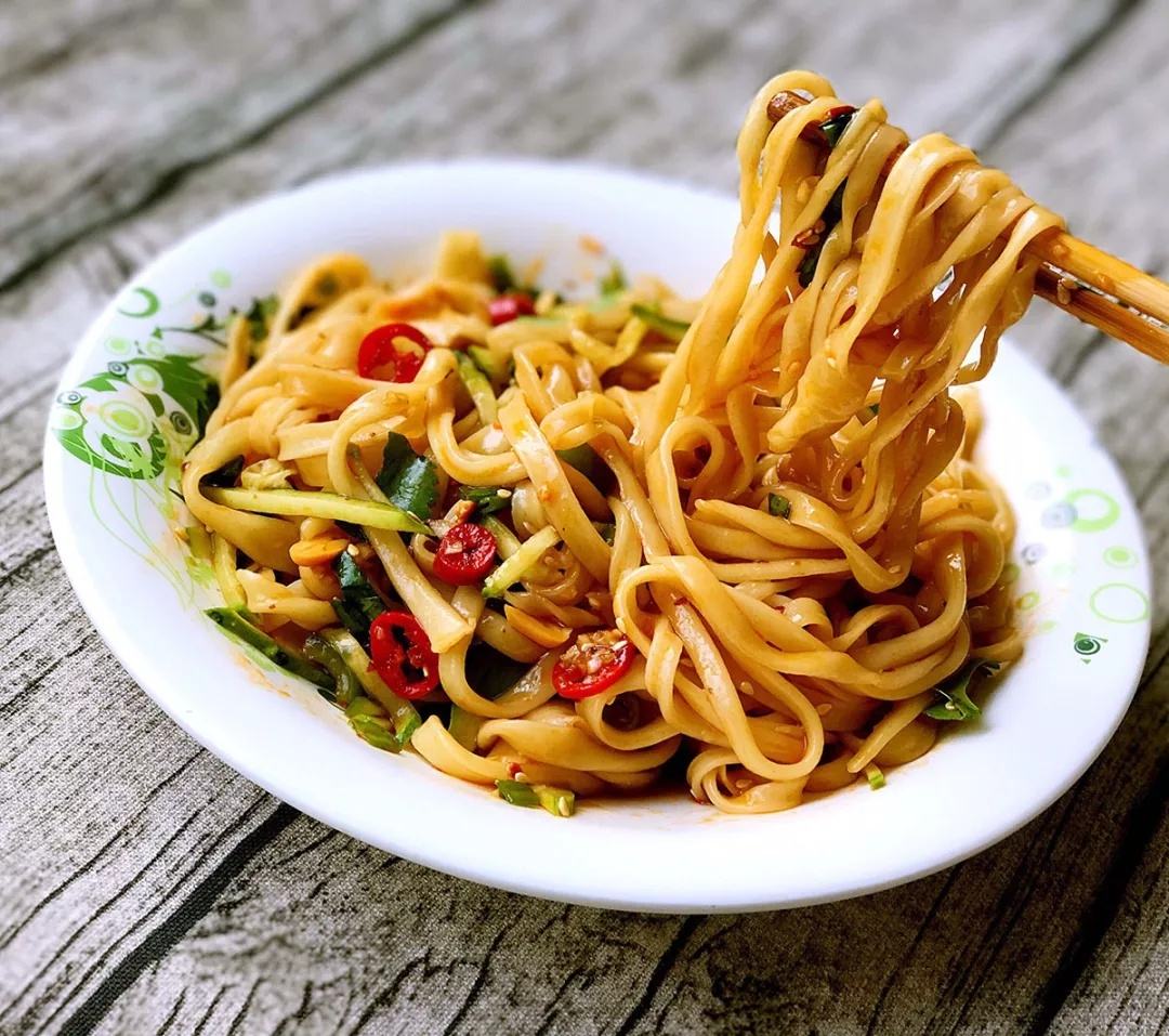 芝麻沙拉酱凉面