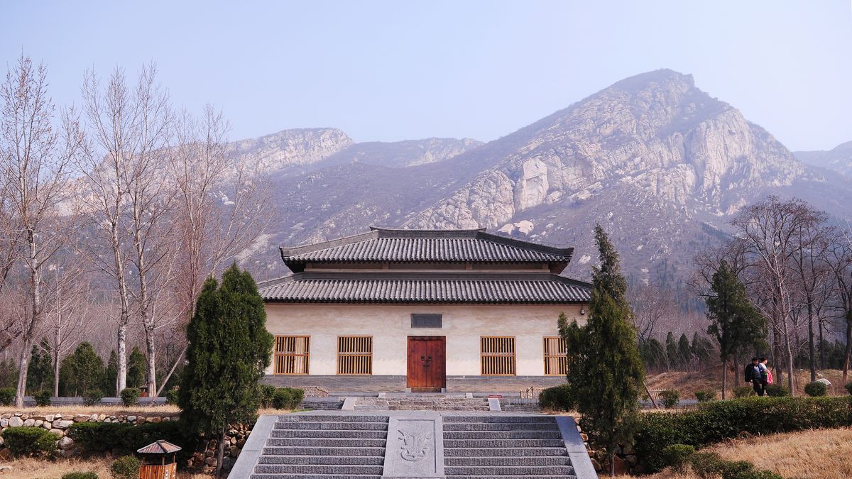  p>启母阙,又名开母阙,位于河南省郑州市登封市 a href="#" data