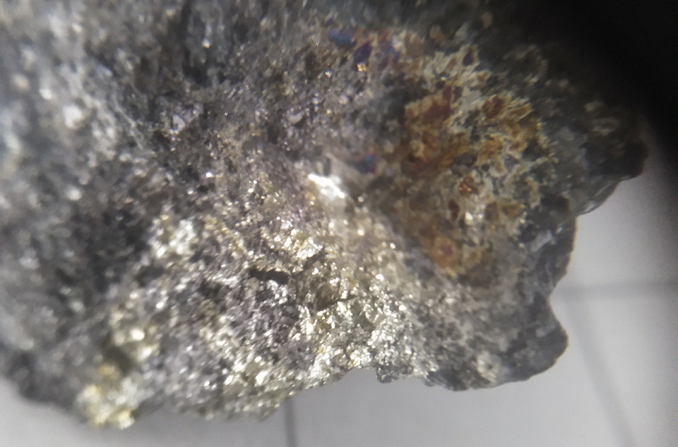  p>镍黄铁矿是一种镍和铁的 a href="#" data-lemmaid="8289770">