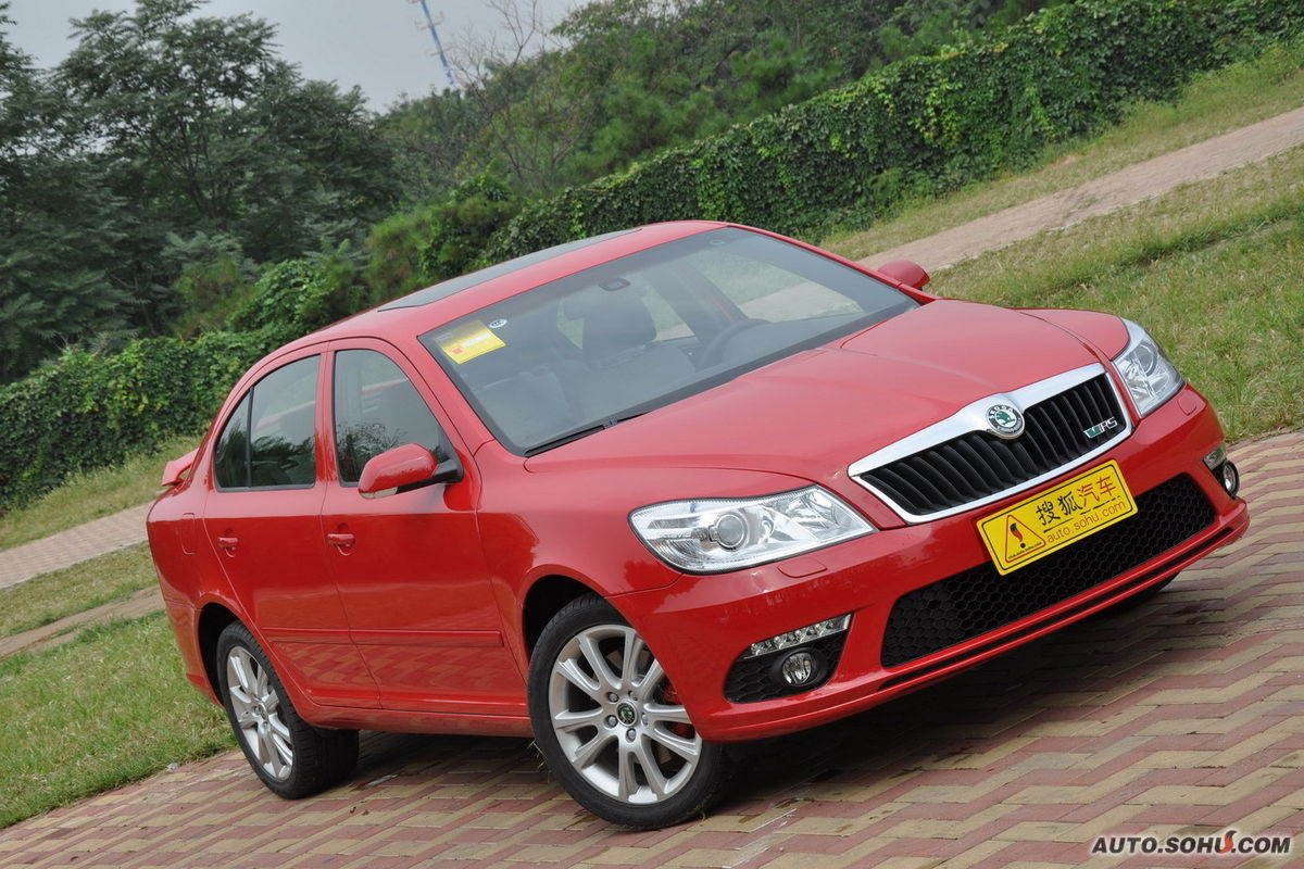  p>斯柯达明锐作为上汽大众斯柯达品牌的第一款轿车,是与欧洲同步的