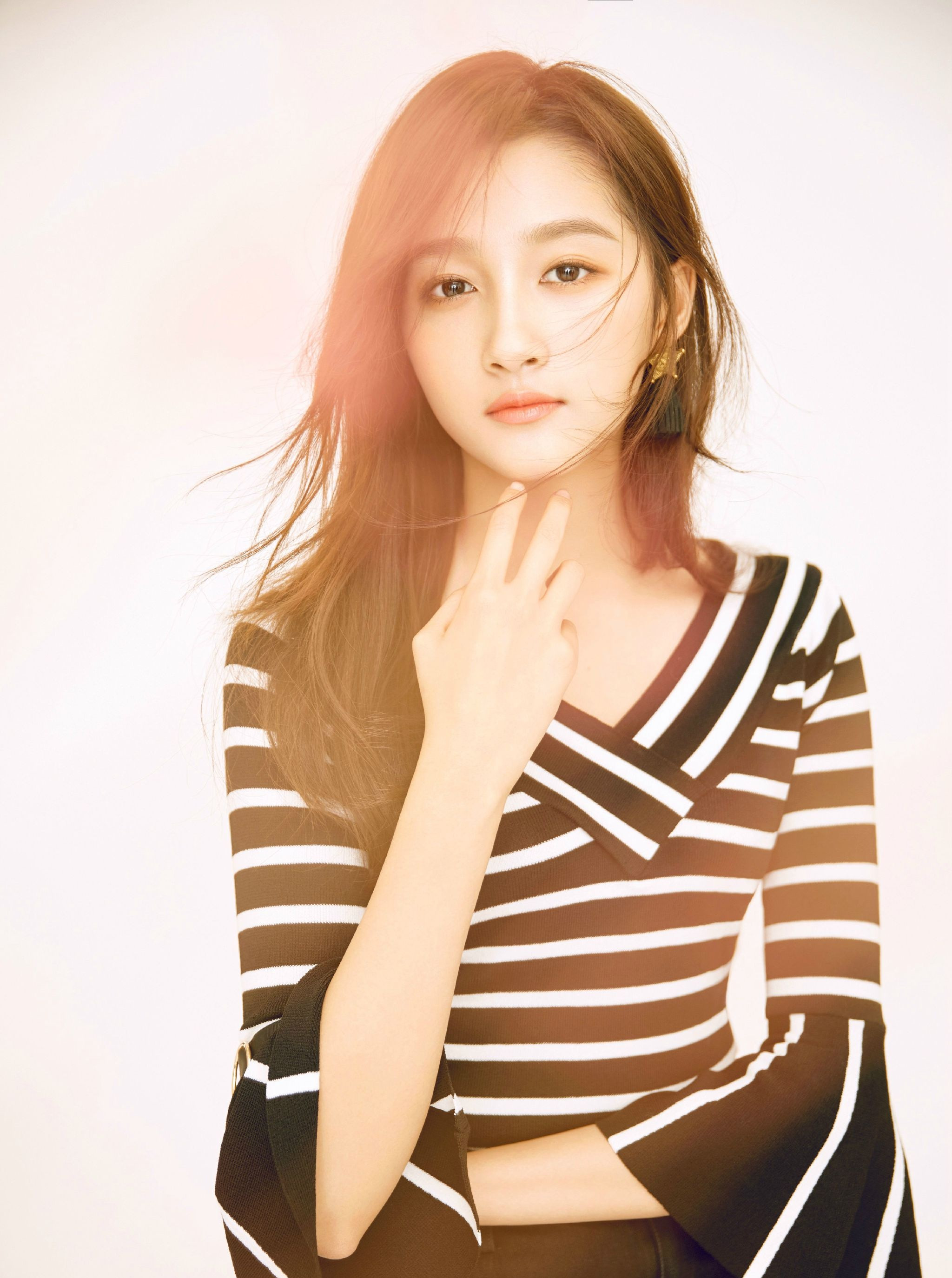  p>关晓彤,1997年9月17日出生于北京市,中国内地影视女演员,歌手.