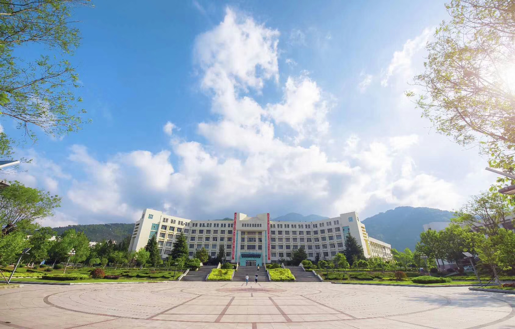 泰山学院融媒体中心