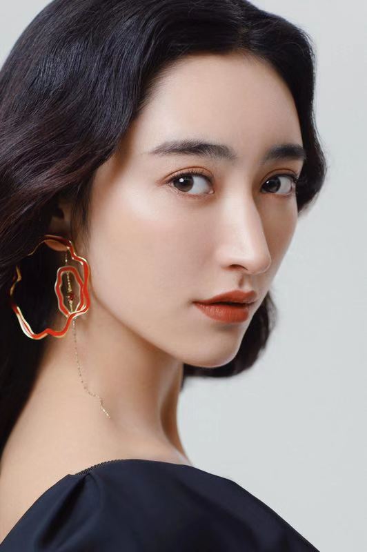  p>曲尼次仁,1986年5月15日出生于西藏阿里,中国内地影视女演员,舞者