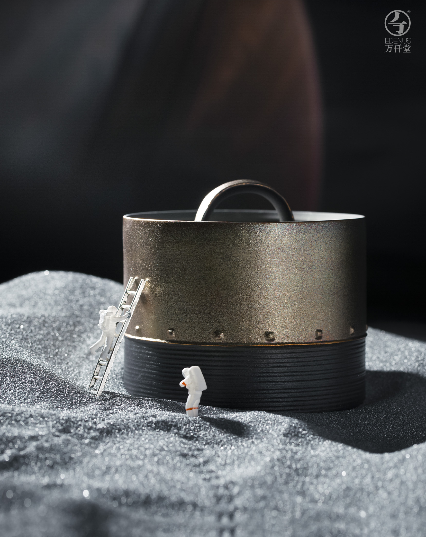  p>万仟堂是一家集茶器系列产品和陶器艺术品开发,设计,生产与销售为