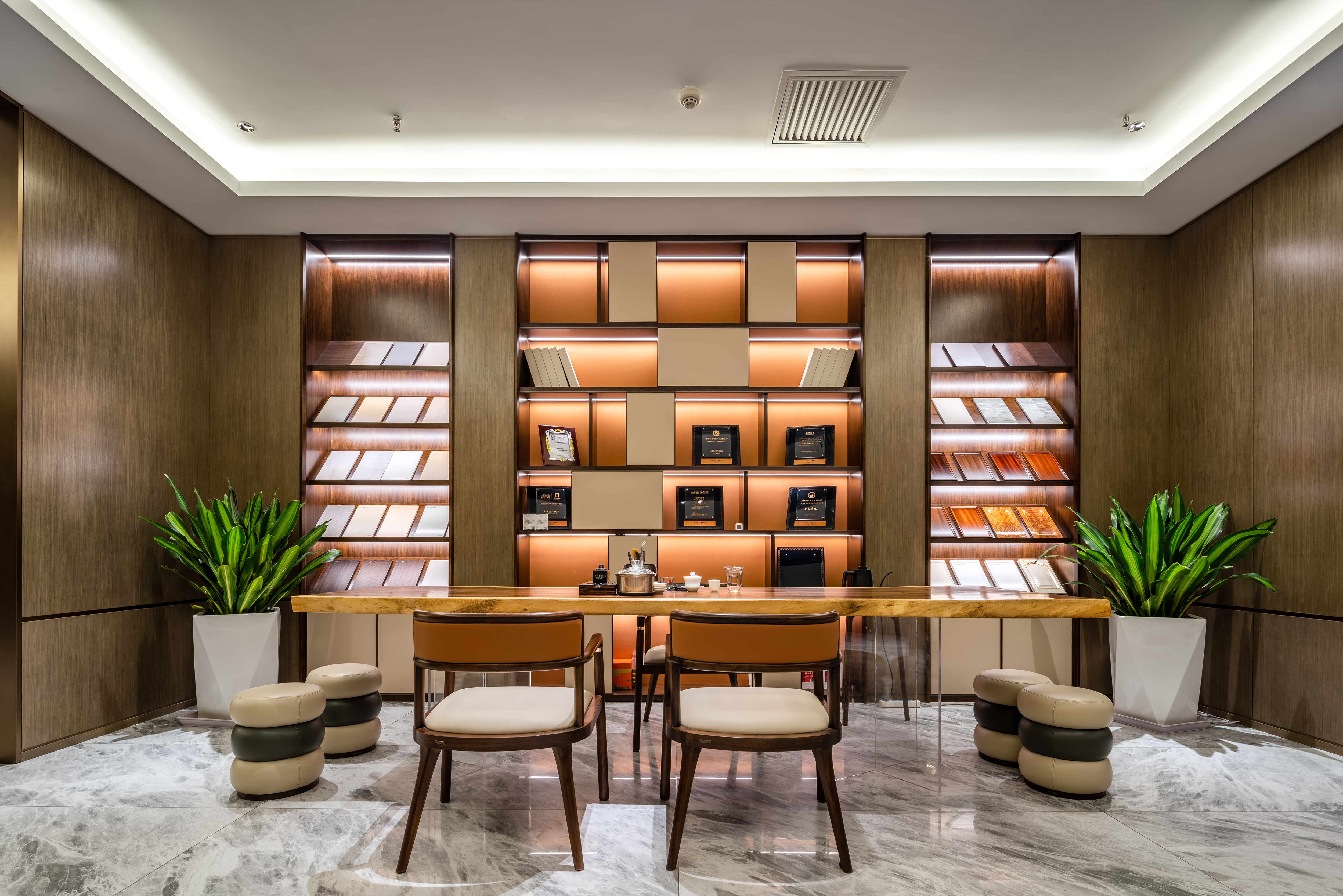 于 a target="_blank" href="/item/上海亚振家具有限公司/20029418"