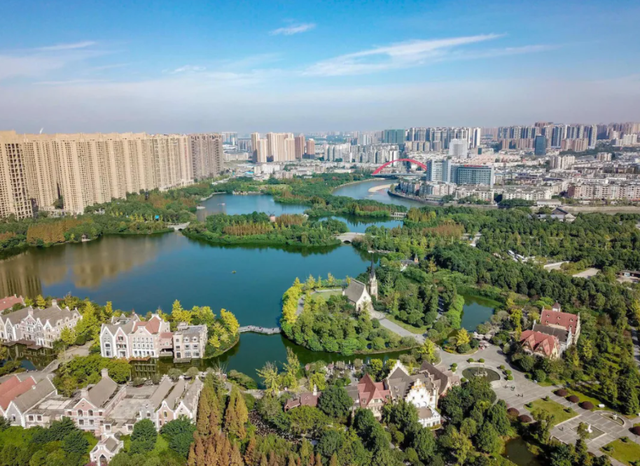  p data-id="gnzlk3dyq7">成都南湖公园位于成都市区南部 a target="