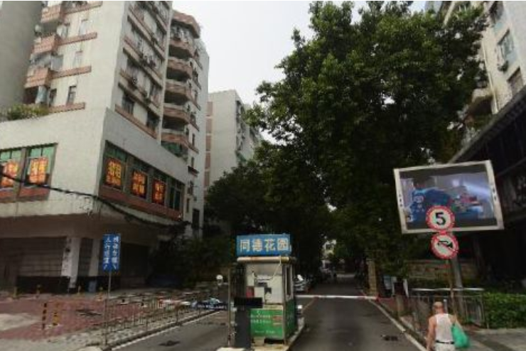  p>同德花园同景街位于广州市白云同德围,由广州市城市建设开发集团