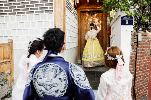 2024年10月20日拍摄的韩国首尔北村韩屋村街头景象