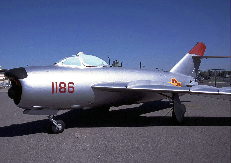  p>米格-17战斗机(俄文:Микоян МиГ-17,英文:mikoyan mig-17