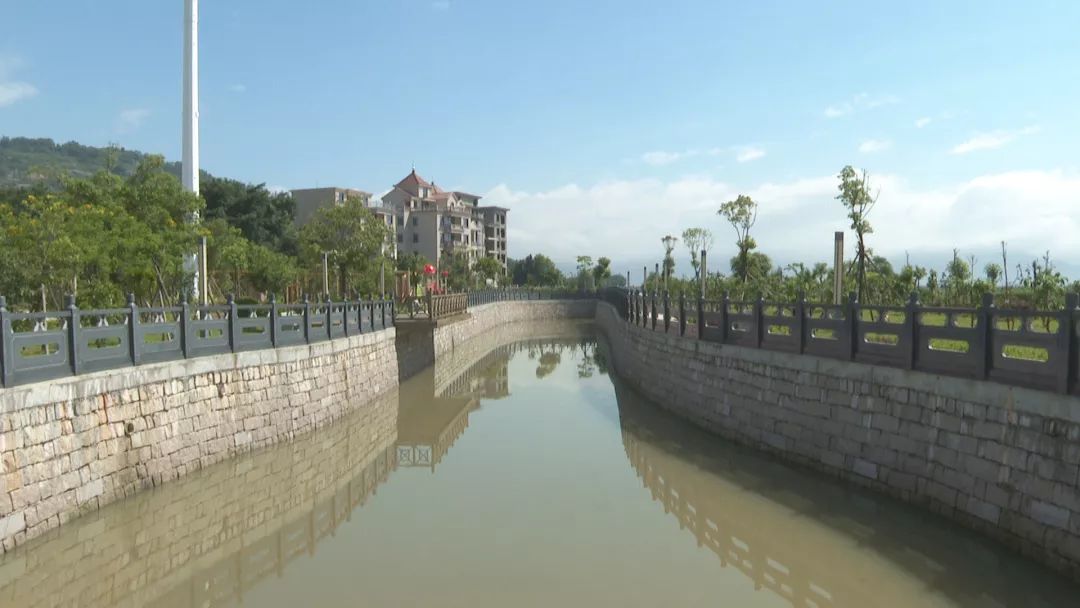  p>马鼻镇,隶属福建省福州市连江县,地处连江县北部,罗源湾腹部西岸