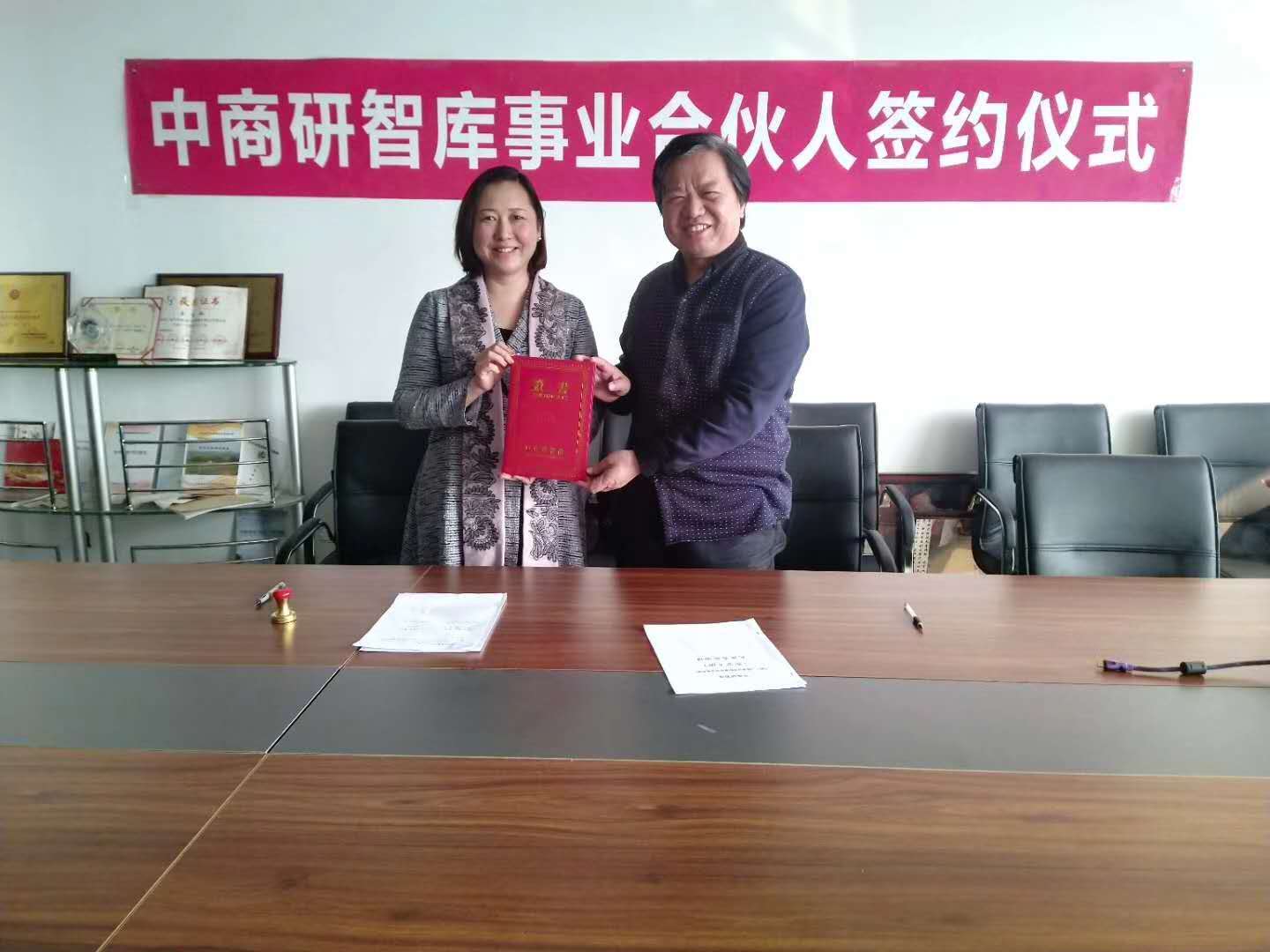  p> span class="ref" data-ctrid="syhxp6fcgeff">李伟林,男, 中国