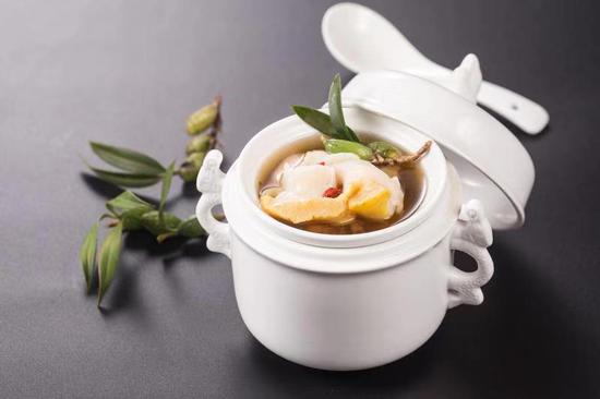  p>蛇舌草瘦肉汤是一道由蛇舌草,排骨等食材制成的药膳. /p>