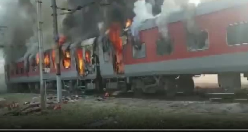 11·26印度列车起火事故