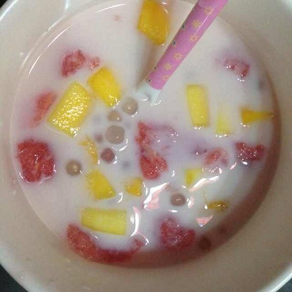  p>芒果火龙果西米捞是以西米,椰汁一瓶,火龙果,芒果为主要原料的一道