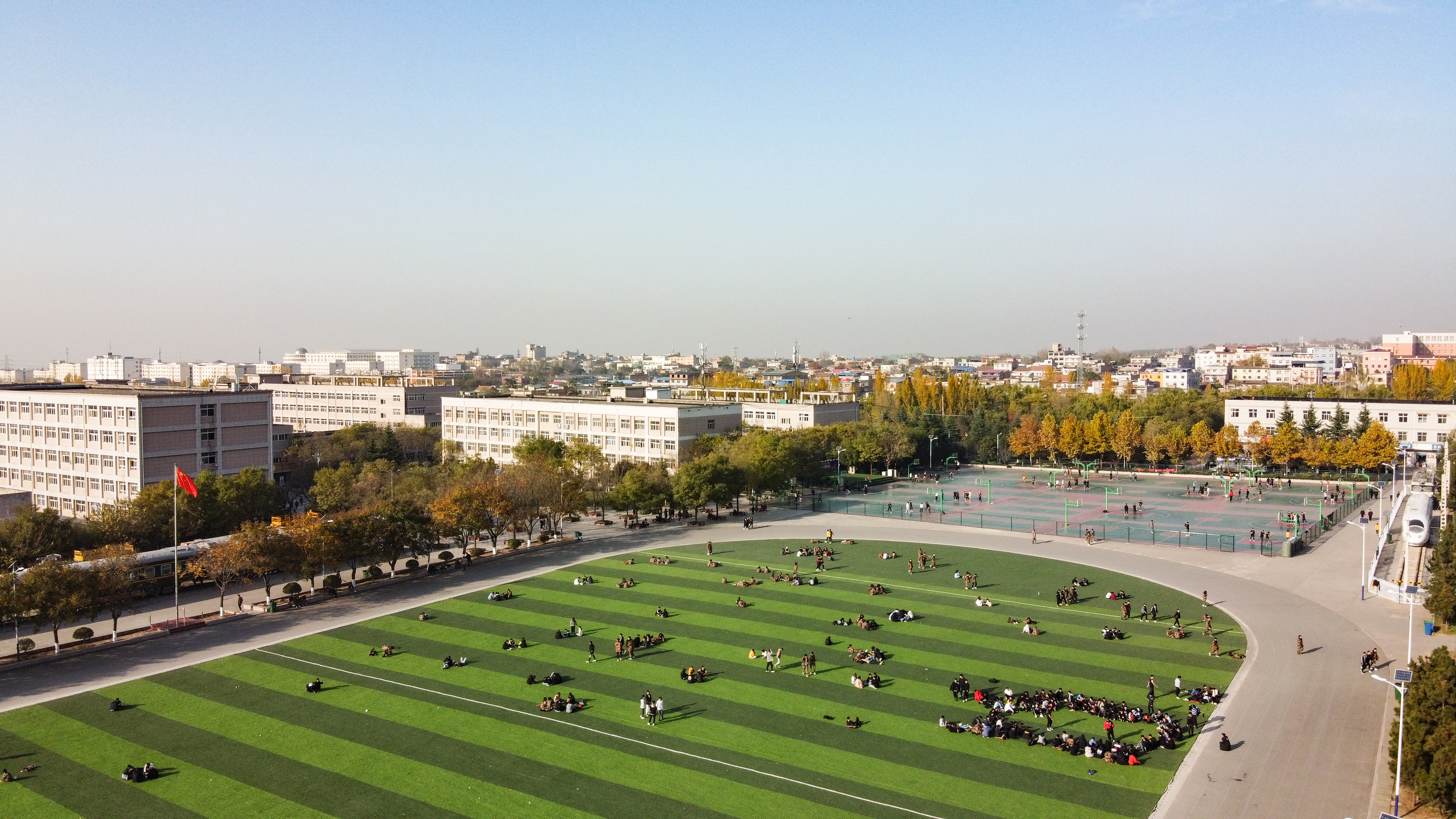 西安铁道技师学院是经 a target="_blank" href="/item/陕西省
