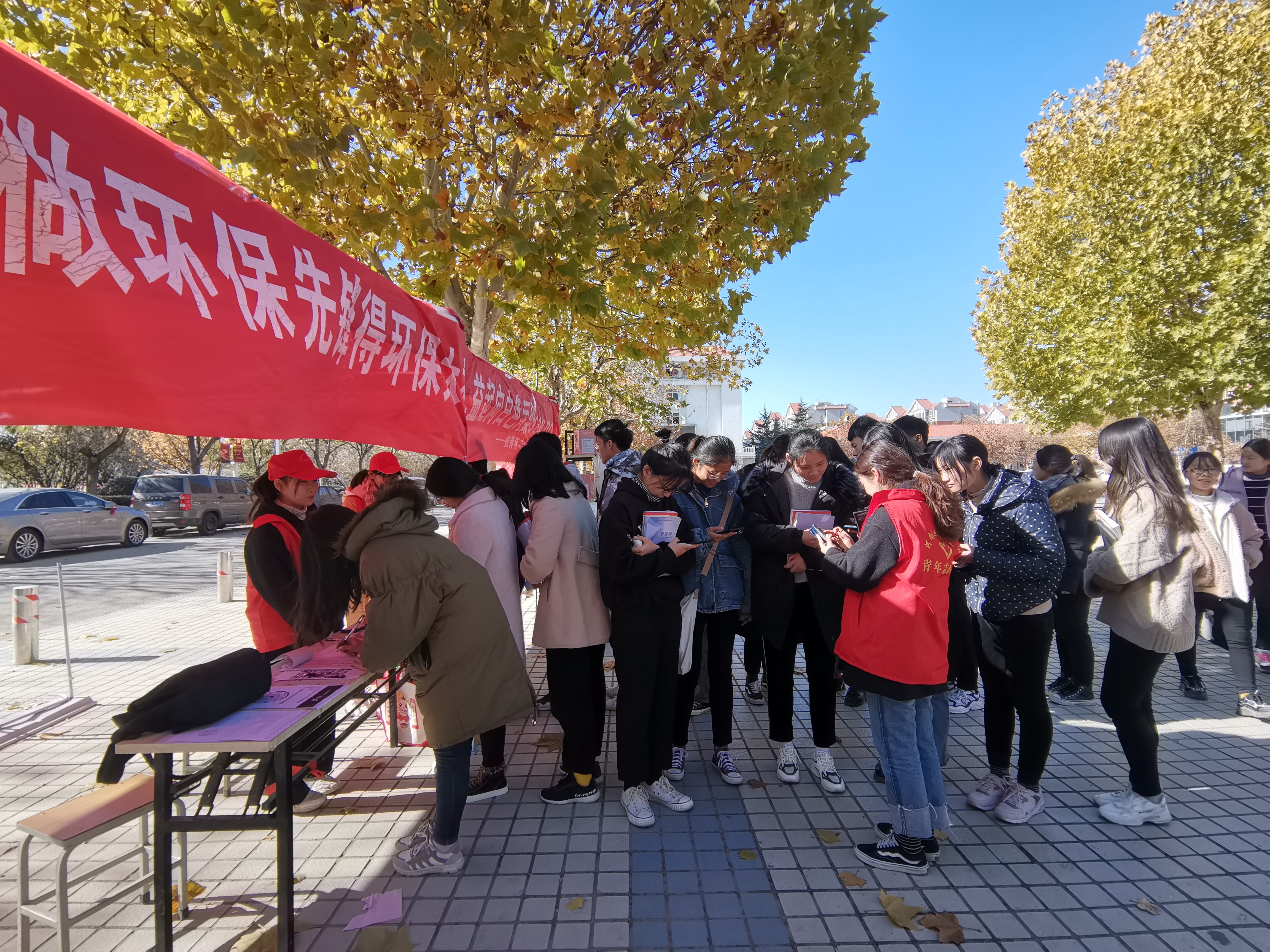  p data-id="gn0e3hioyu">河南牧业经济学院校大学生青年志愿者服务