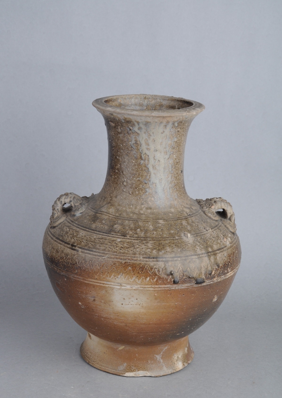 西汉茶黄釉双耳硬陶壶