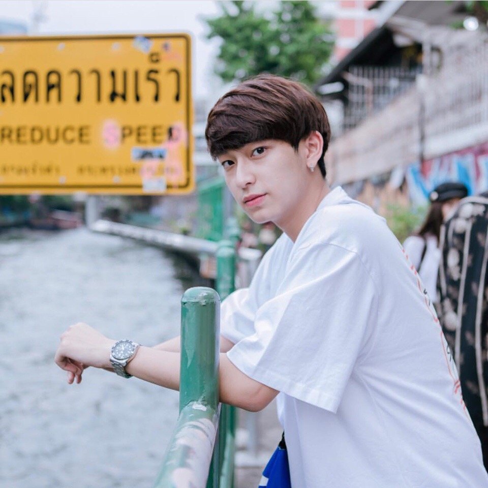  p>瓦奇拉维·让维瓦(chimon),2000年1月15日出生于泰国曼谷,泰国gmm