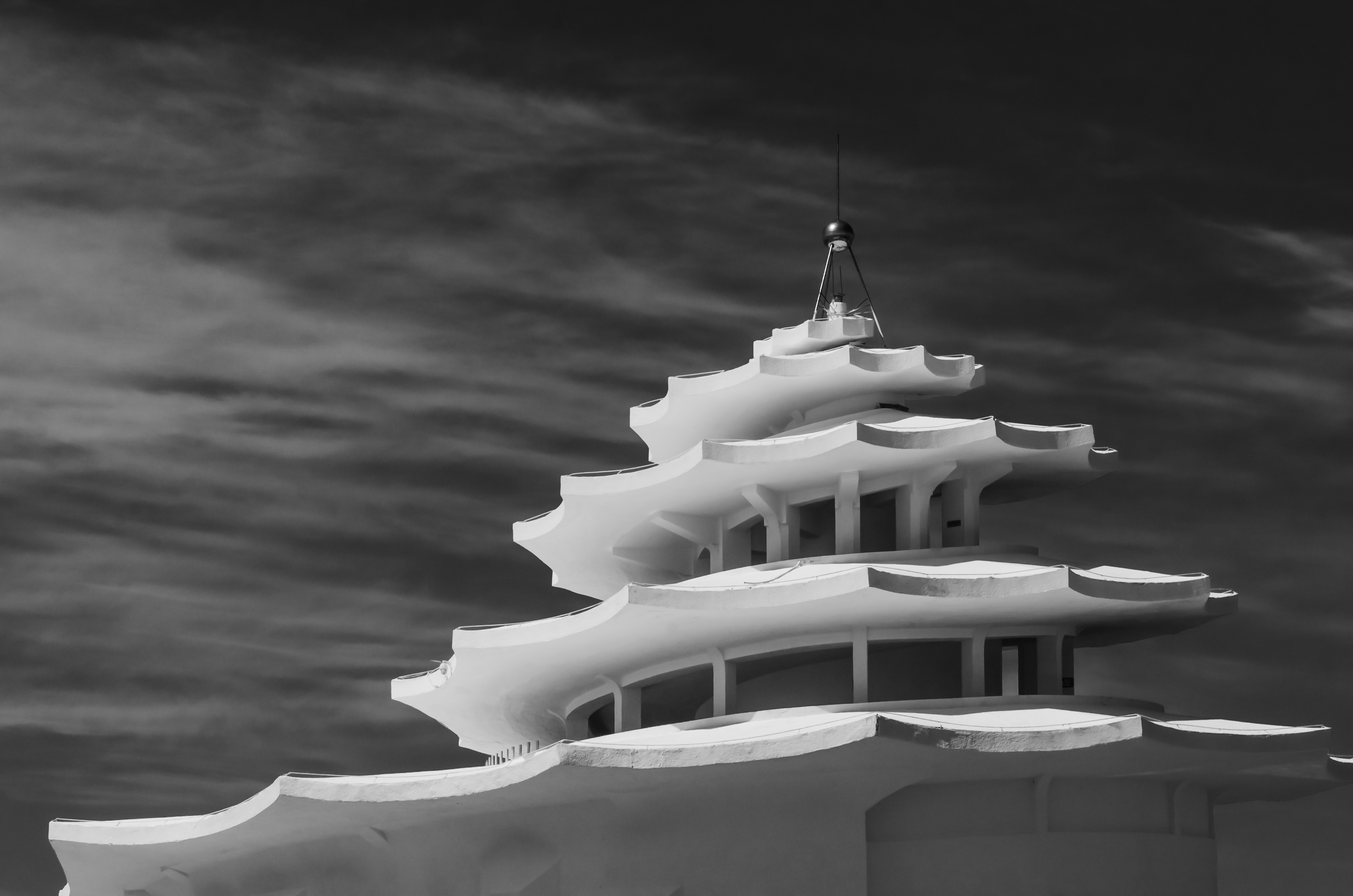 target="_blank" href="/item/碧螺塔海上酒吧公园/56629958" data