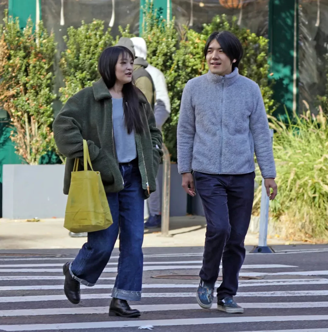 放弃1.4亿的真子公主，在纽约笑得超开心_百科TA说