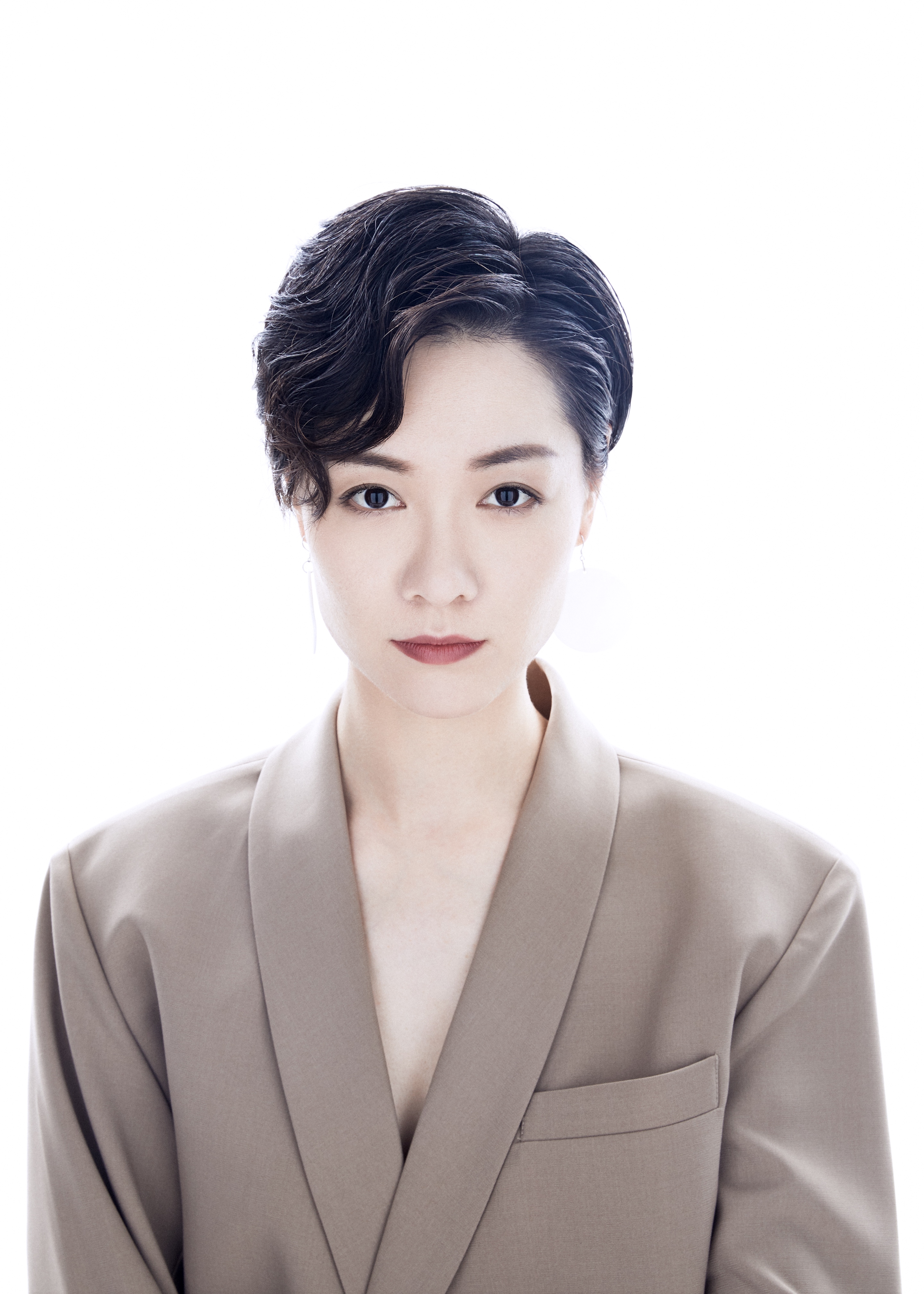  p>余超颖,1988年10月26日出生于浙江宁波,中国大陆女歌手,毕业于 a