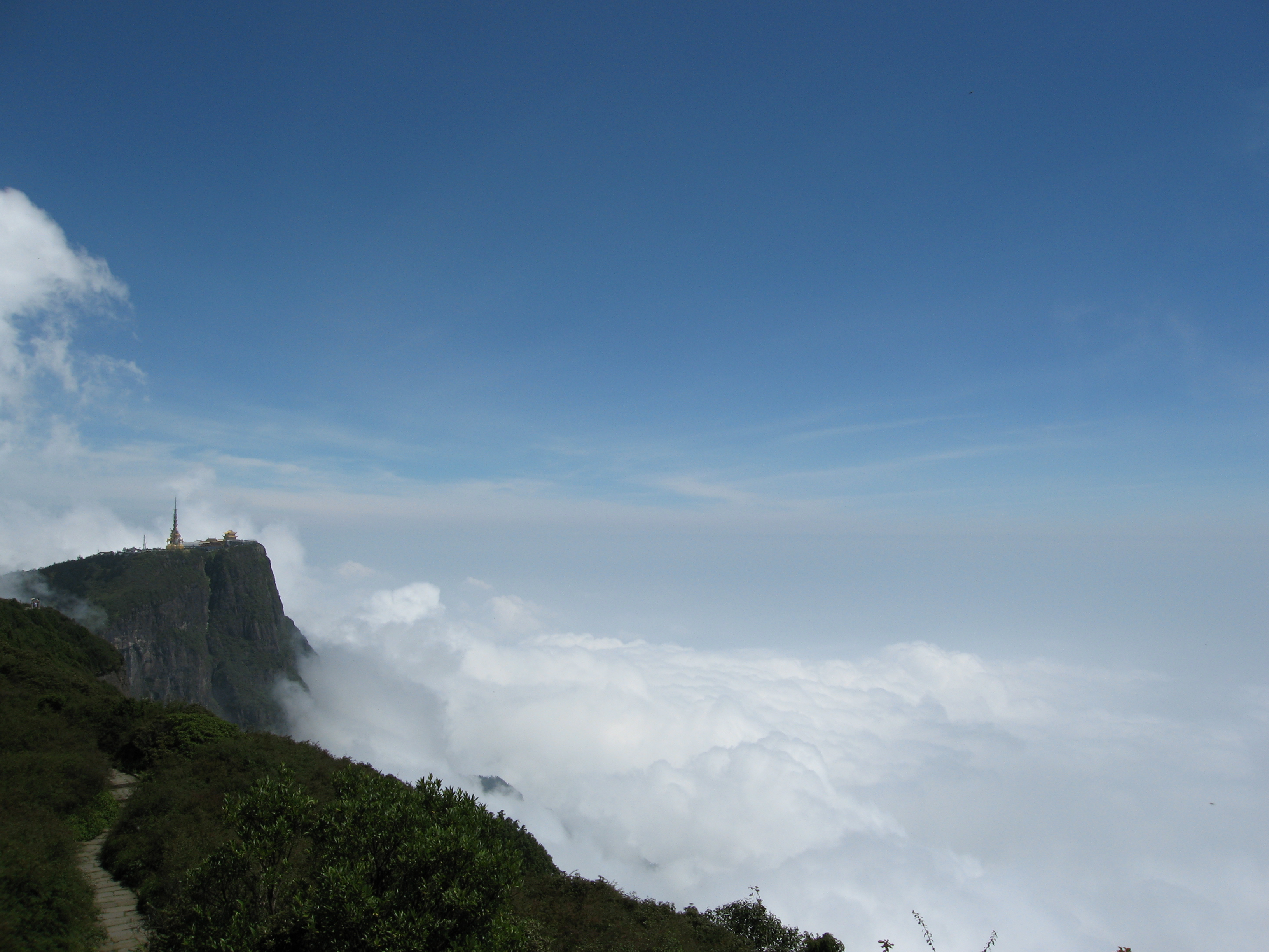 data-lemmaid="2676">峨眉山 /a>位于中国四川省峨眉山市境内,景区