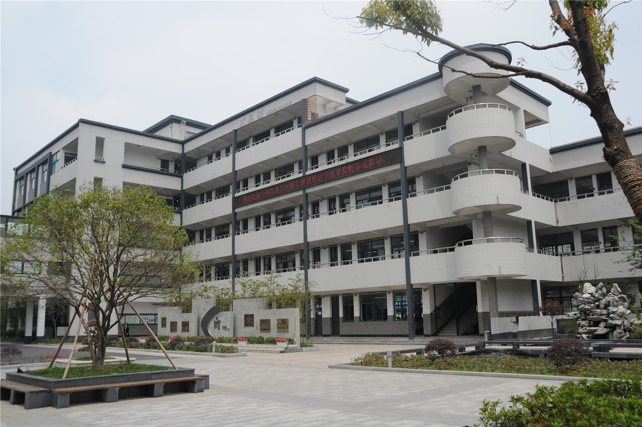  p>浙江省杭州康桥中学始建于1968年5月,学校 a target="_blank" href