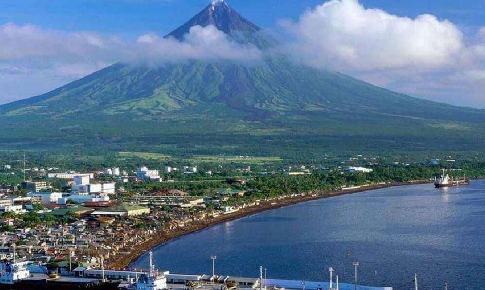 伊罗戈人,邦班牙人,比科尔人等,其中,华人是菲律宾非南岛语系的民族中