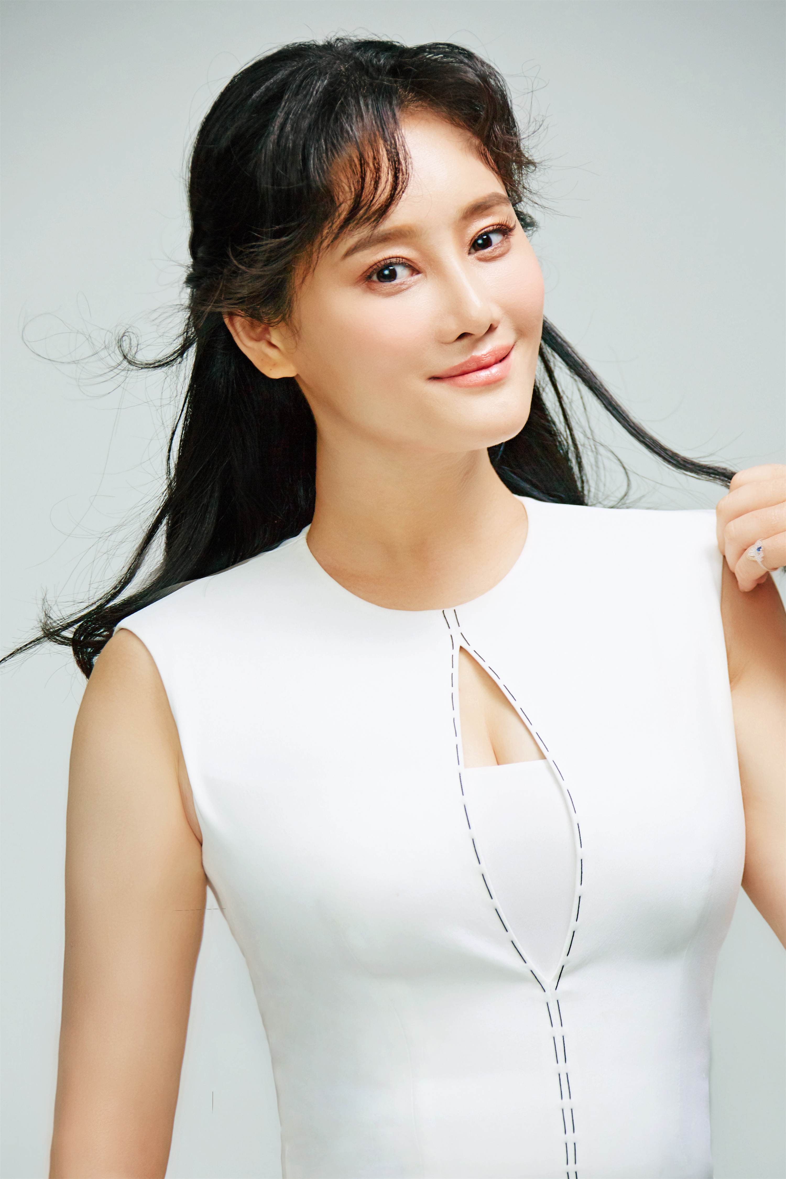  p data-id="gnwiyl6frt">牛丽燕 ,出生于天津市,中国内地女演员.