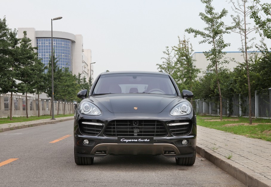  p>保时捷卡宴是一款suv车型.