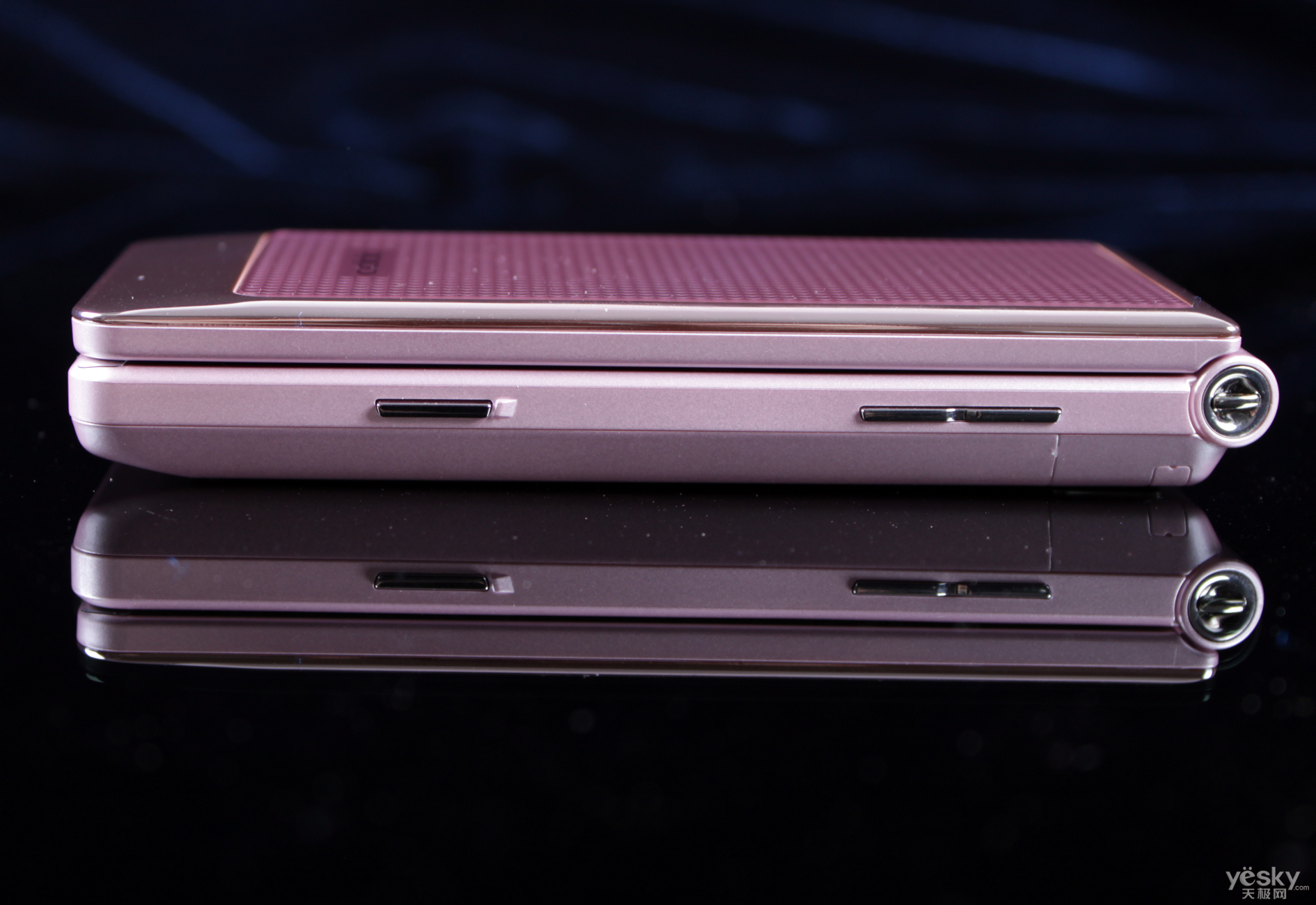 之前的a520就让我们领略到oppo全手动翻盖的强悍工艺