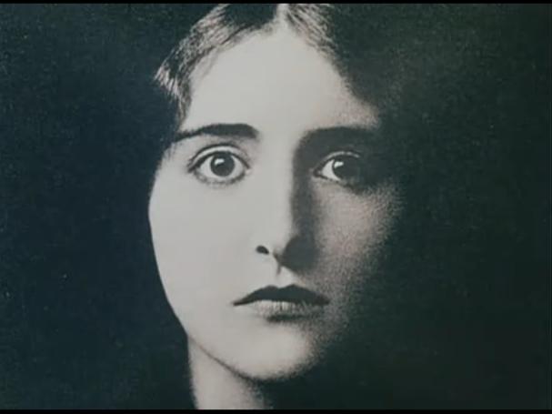  p>《中国姑娘》是 a target="_blank" href="/item/让-吕克·戈达尔