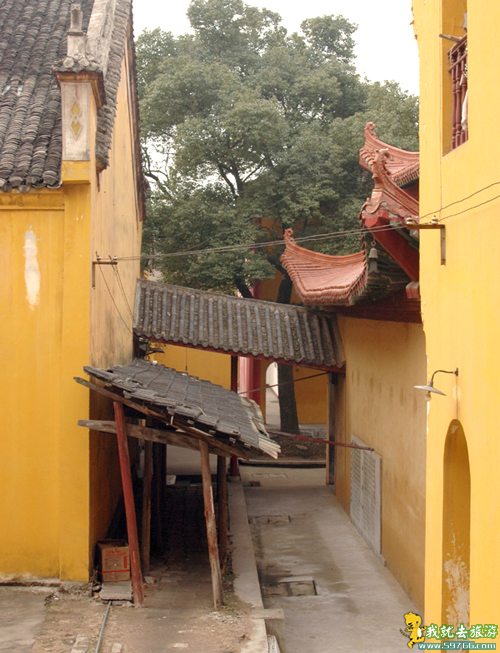  p>莲溪寺,位于湖北省武汉市 a target="_blank" href="/item/武昌