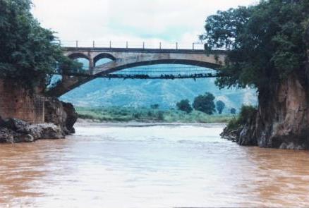  p data-id="gn8c04py5t">隧通桥,又名链子桥.