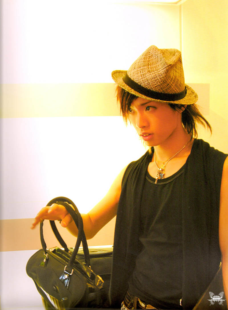  p>hiroto(绪方广人) /p> p>日本超人气视觉系乐队alice nine吉他手 