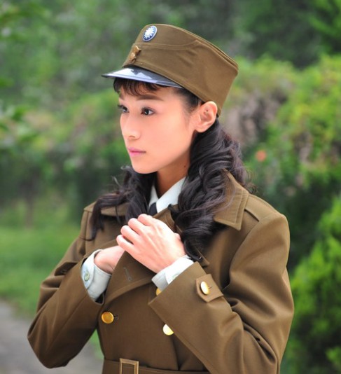 于浙江省金华市浦江县,毕业于浙江省艺术学院越剧表演班,中国女演员