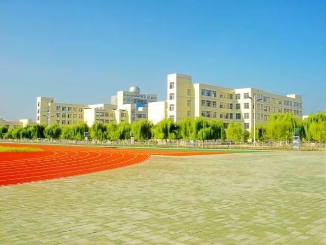卧龙学校之歌