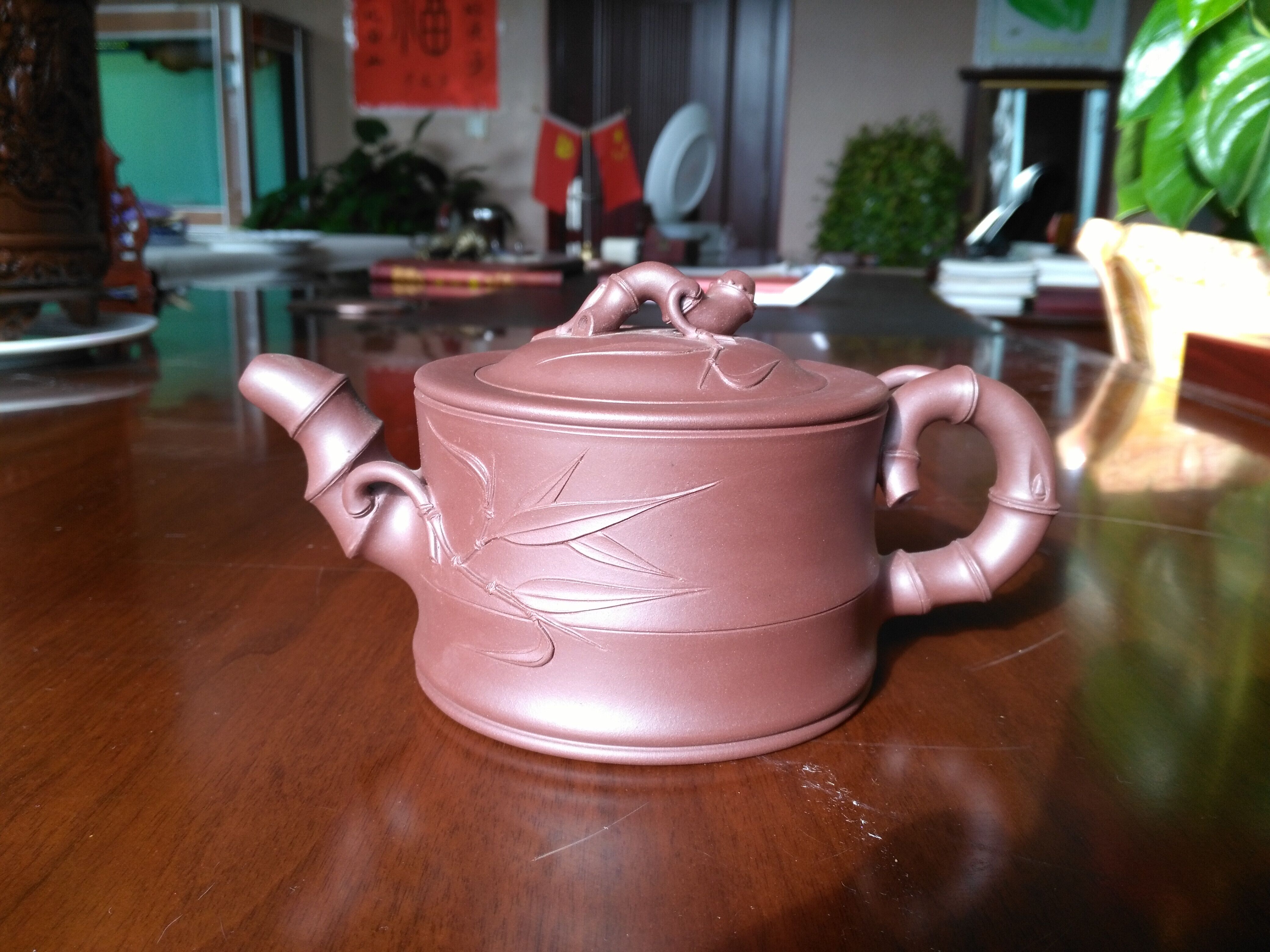  p data-id="gnb03muglk">吴建荣,又名剑雄,中华国礼紫砂壶艺术大师