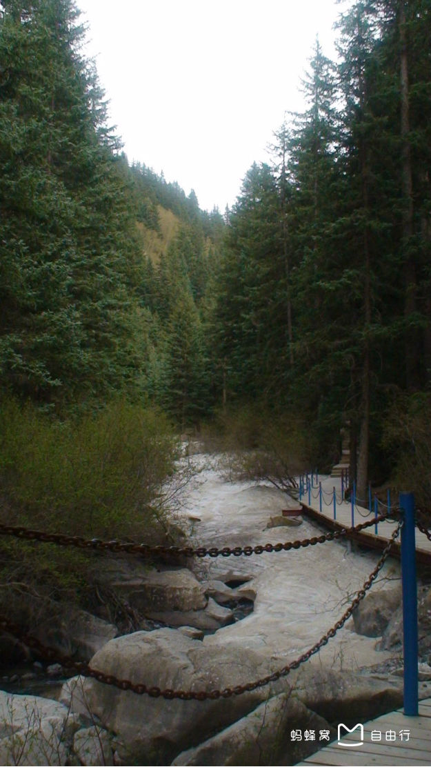  p>焉支山,中国甘肃名山,又称胭脂山,燕支山,删丹山,大黄山,青松山
