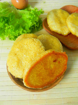  p>青菜玉米面小饼是一道美味的菜肴,属于小吃,主要材料有玉米面,青菜