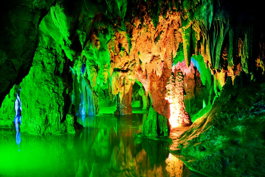 广东清远英德宝晶宫